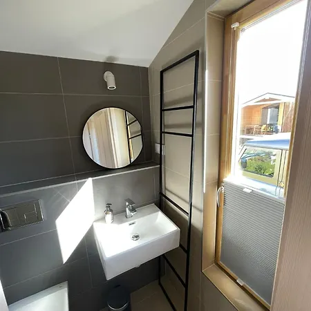 203-modernes Tiny House An Der Elbe Mit Blick Ins Gruene Nyaraló