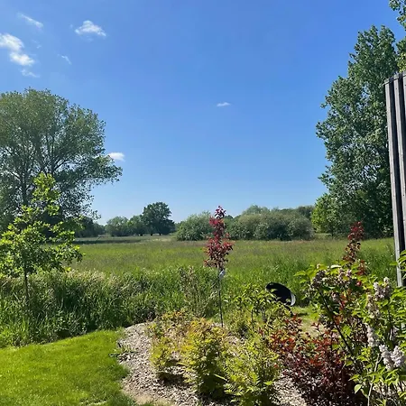 Nyaraló 203-modernes Tiny House An Der Elbe Mit Blick Ins Gruene Bleckede